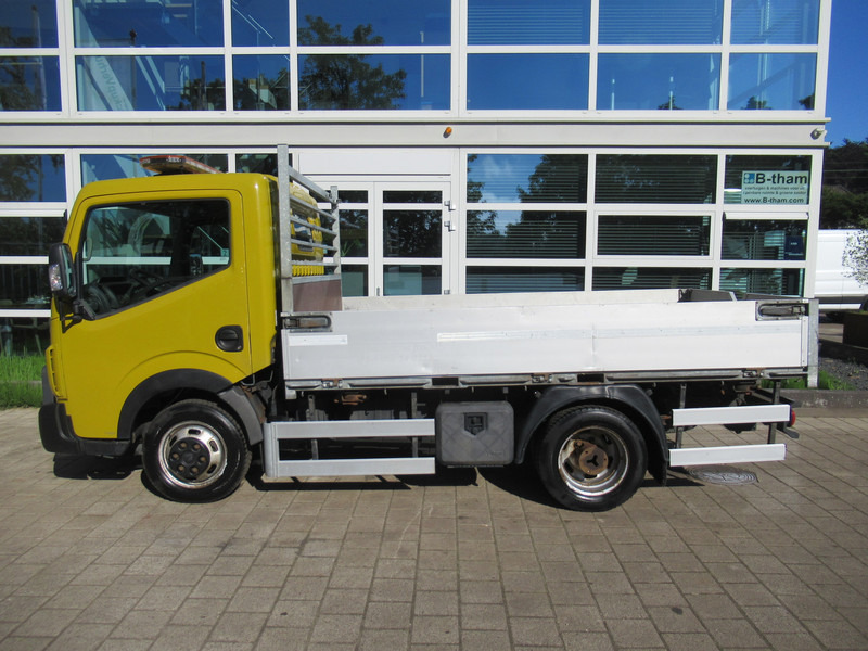 Renault Maxity 2.5DCi 107KW Airco Open laadbak Twist Lock - Bestelwagen met open laadbak: afbeelding 2 Renault Maxity 2.5DCi 107KW Airco Open laadbak Twist Lock - Bestelwagen met open laadbak: afbeelding 2