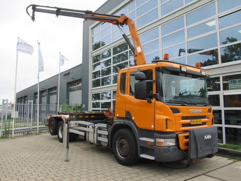 Scania P 320 B 6x2*4 + HMF 835 + HYVA Haakarm - Haakarmsysteem vrachtwagen, Kraanwagen: afbeelding 2 Scania P 320 B 6x2*4 + HMF 835 + HYVA Haakarm - Haakarmsysteem vrachtwagen, Kraanwagen: afbeelding 2