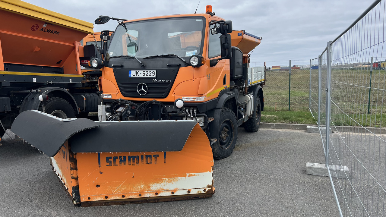 Gemeentelijke machine/ Speciaal Mercedes Benz Unimog U20: afbeelding 1