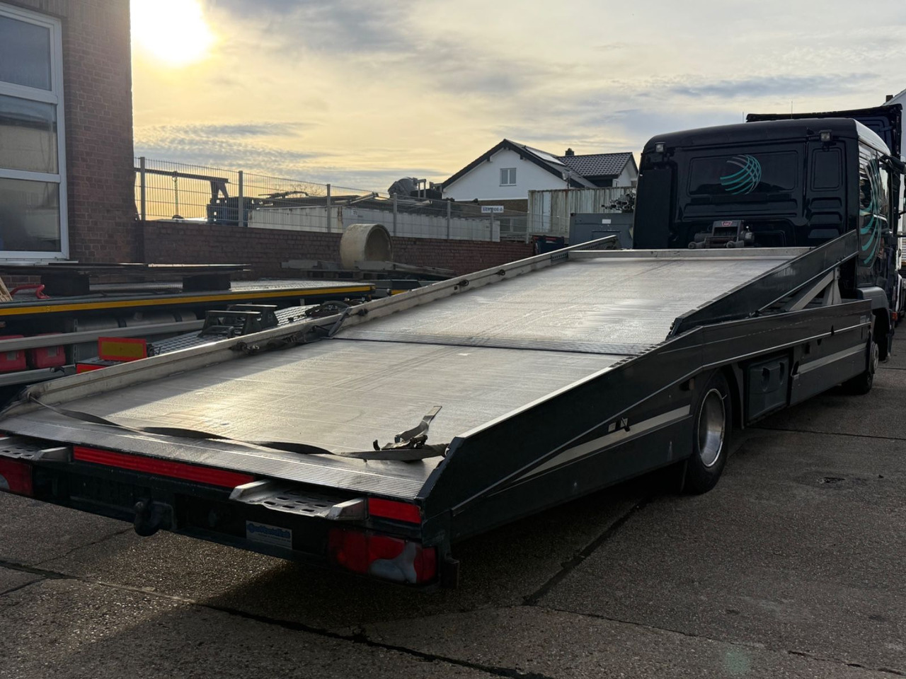 MAN TGL 8.210BL Moetefindt Doppelstock, Klima, Winde - Autovrachtwagen vrachtwagen: afbeelding 2 MAN TGL 8.210BL Moetefindt Doppelstock, Klima, Winde - Autovrachtwagen vrachtwagen: afbeelding 2