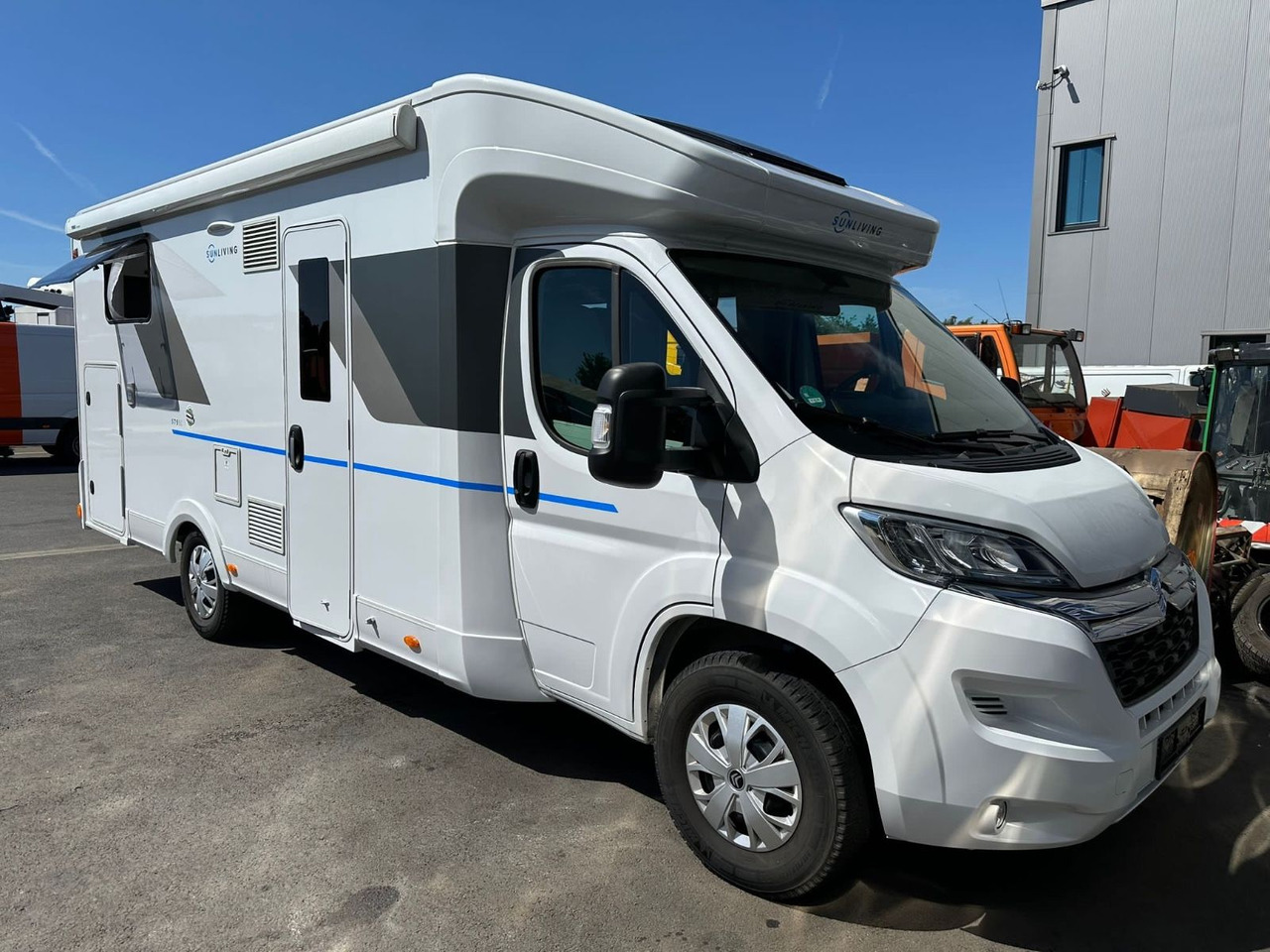 Sun Living S 75 SL XTRA Hubbett/Solar/Panorama/Markise - Half integraal camper: afbeelding 4 Sun Living S 75 SL XTRA Hubbett/Solar/Panorama/Markise - Half integraal camper: afbeelding 4