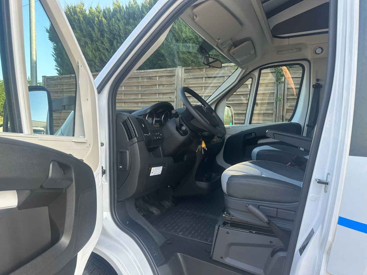 Sun Living S 75 SL XTRA Hubbett/Solar/Panorama/Markise - Half integraal camper: afbeelding 5 Sun Living S 75 SL XTRA Hubbett/Solar/Panorama/Markise - Half integraal camper: afbeelding 5