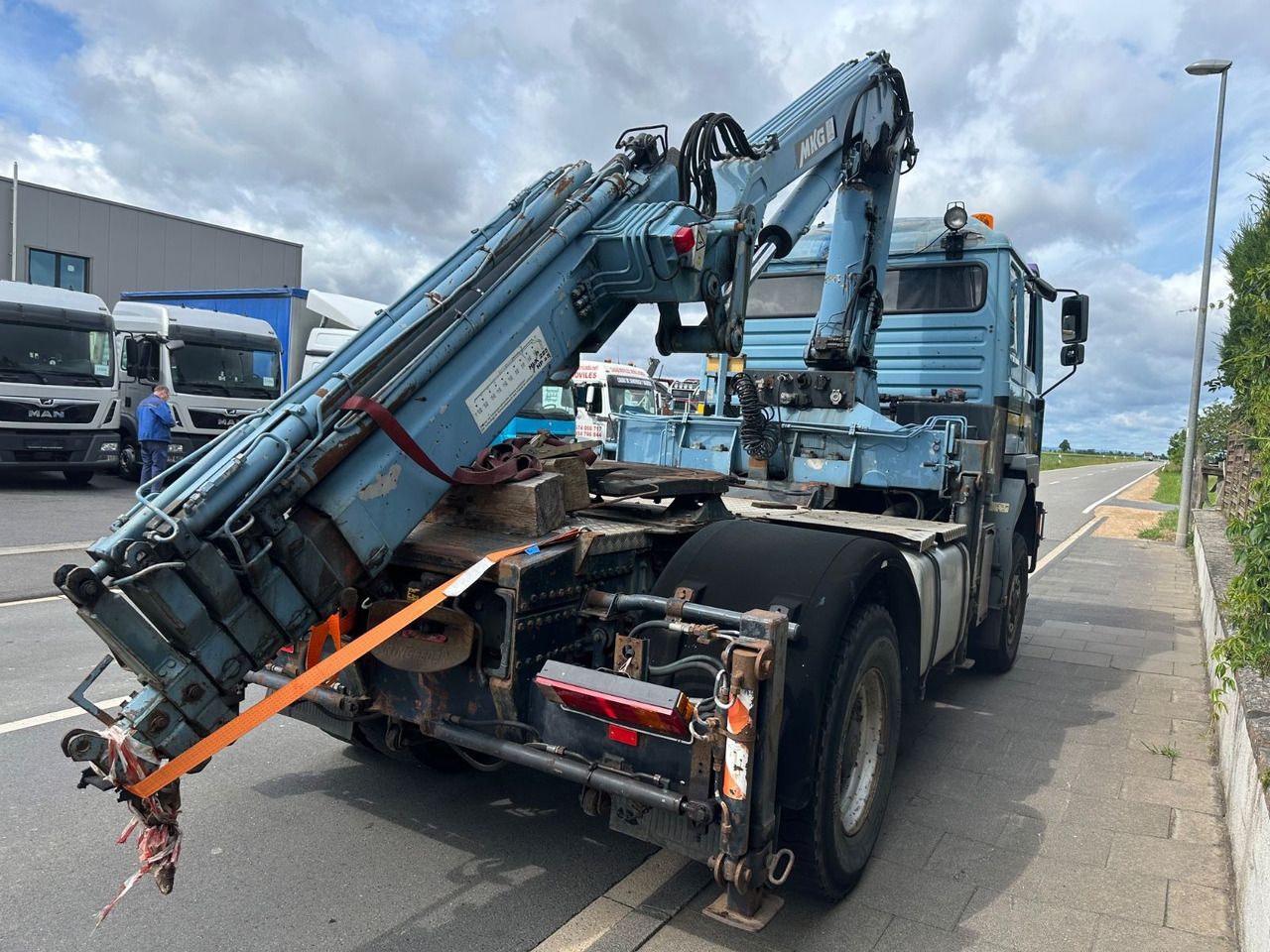 MAN F2000/19.464/4x4/defect crane/AHK - Trekker: afbeelding 4 MAN F2000/19.464/4x4/defect crane/AHK - Trekker: afbeelding 4