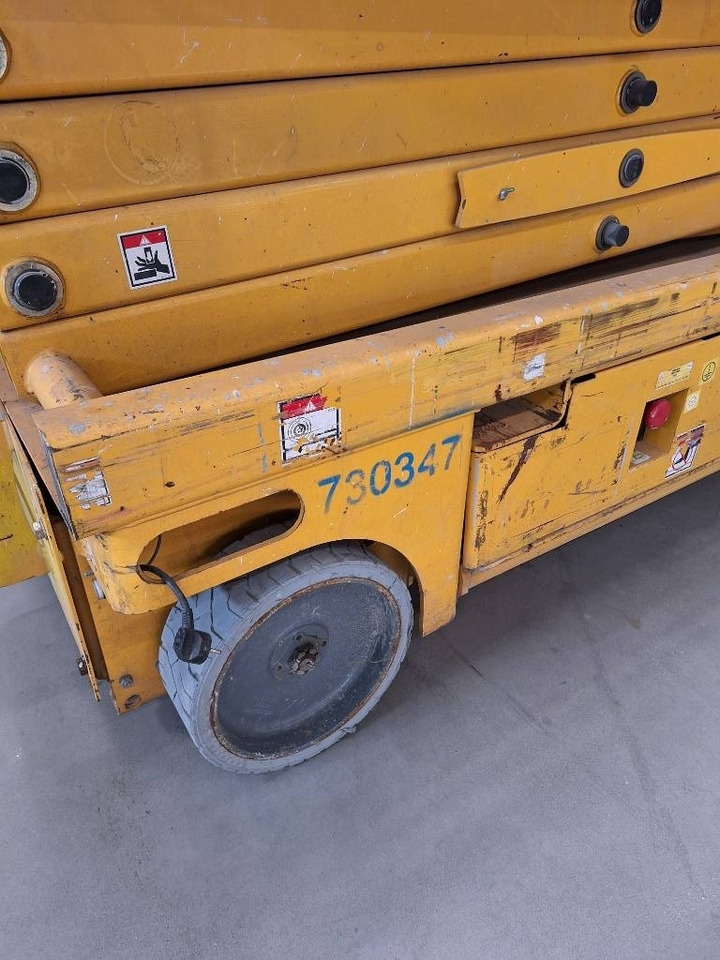 Haulotte Compact 12 - Schaarlift: afbeelding 2 Haulotte Compact 12 - Schaarlift: afbeelding 2