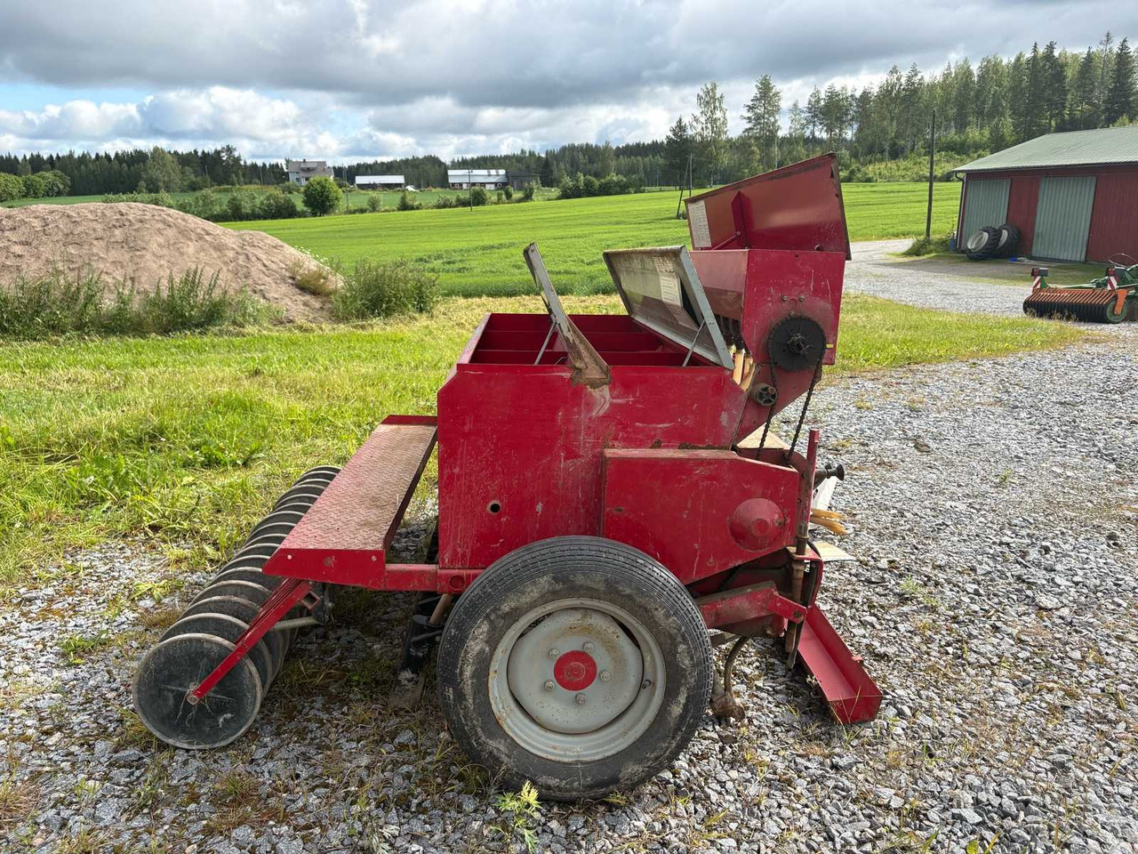 Seed drill Hankkija-Juko - Zaaimachine: afbeelding 4 Seed drill Hankkija-Juko - Zaaimachine: afbeelding 4