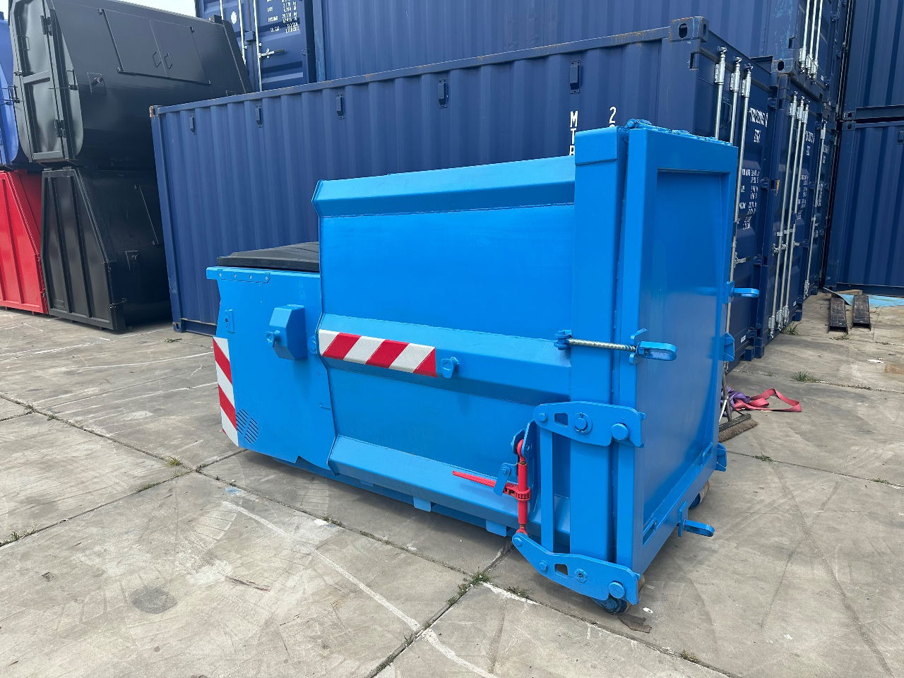 Sidalco Mini pers nat afval 2.5 m3 - Wissellaadbak voor vuilniswagen: afbeelding 3 Sidalco Mini pers nat afval 2.5 m3 - Wissellaadbak voor vuilniswagen: afbeelding 3