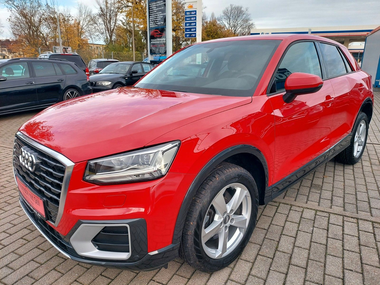 Audi Q2 40 TFSI quattro sport LED Leder Kamera AHK - SUV: afbeelding 5 Audi Q2 40 TFSI quattro sport LED Leder Kamera AHK - SUV: afbeelding 5