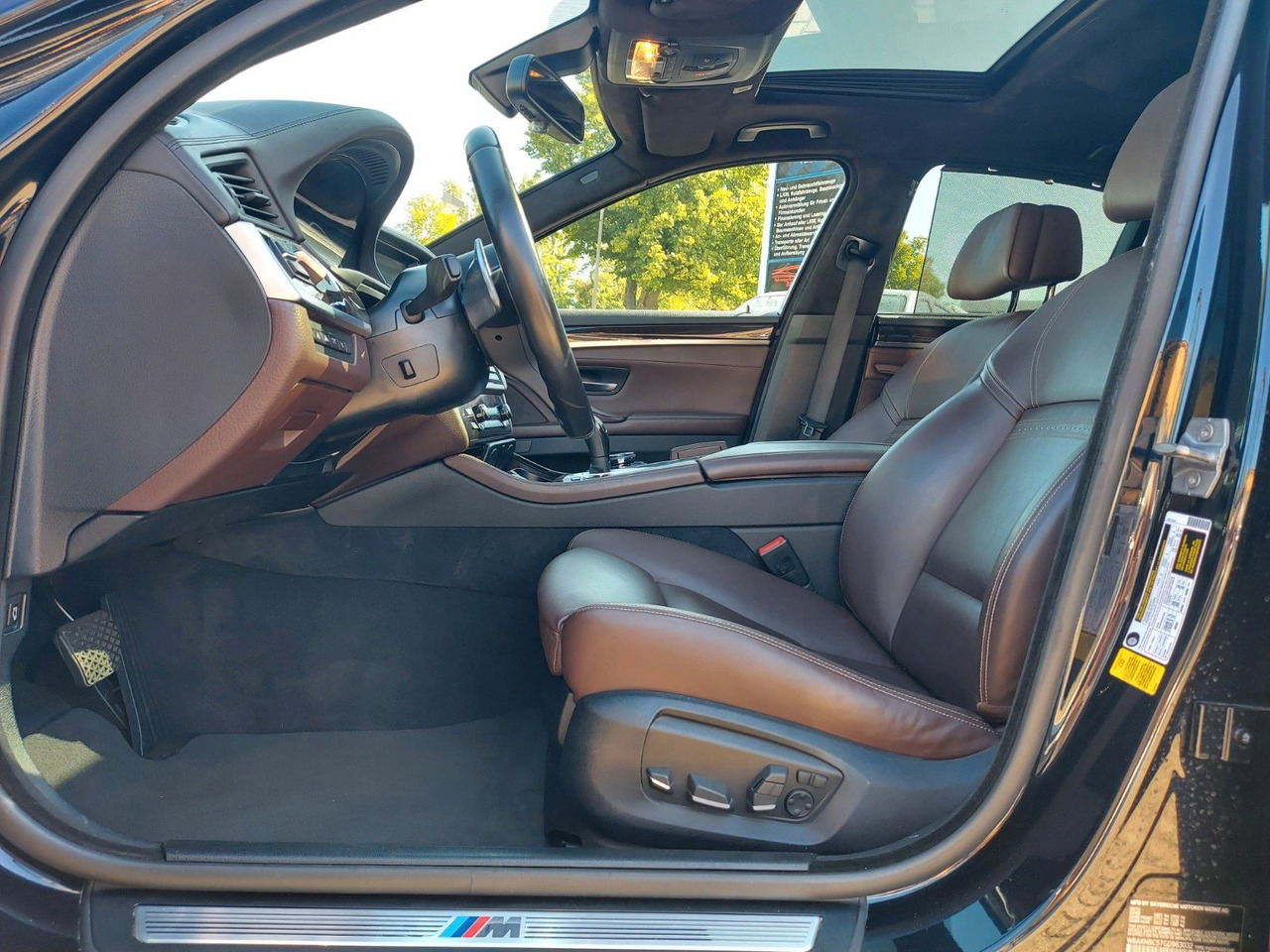 Sedan BMW 550i Limousine Autom. M-Sport HUD Glasdach H&K: afbeelding 10