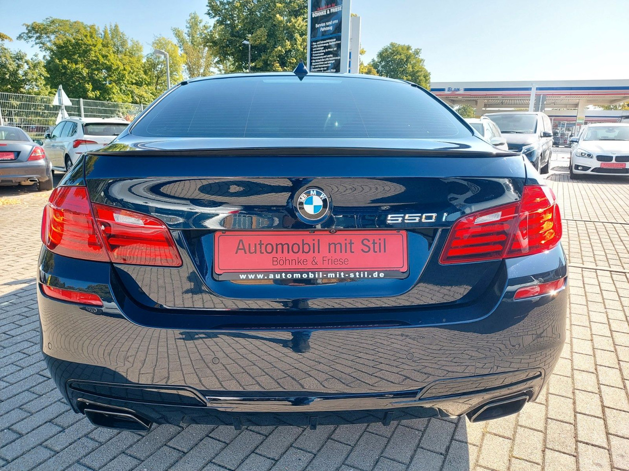 BMW 550i Limousine Autom. M-Sport HUD Glasdach H&K - Sedan: afbeelding 5 BMW 550i Limousine Autom. M-Sport HUD Glasdach H&K - Sedan: afbeelding 5