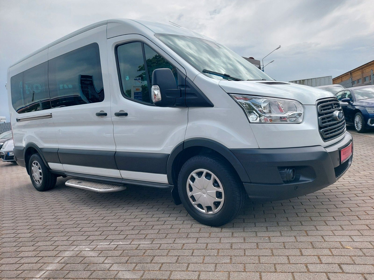 Ford Transit Kombi 350 L3 hoch Trend Rollstuhl Lift - Personenvervoer: afbeelding 4 Ford Transit Kombi 350 L3 hoch Trend Rollstuhl Lift - Personenvervoer: afbeelding 4