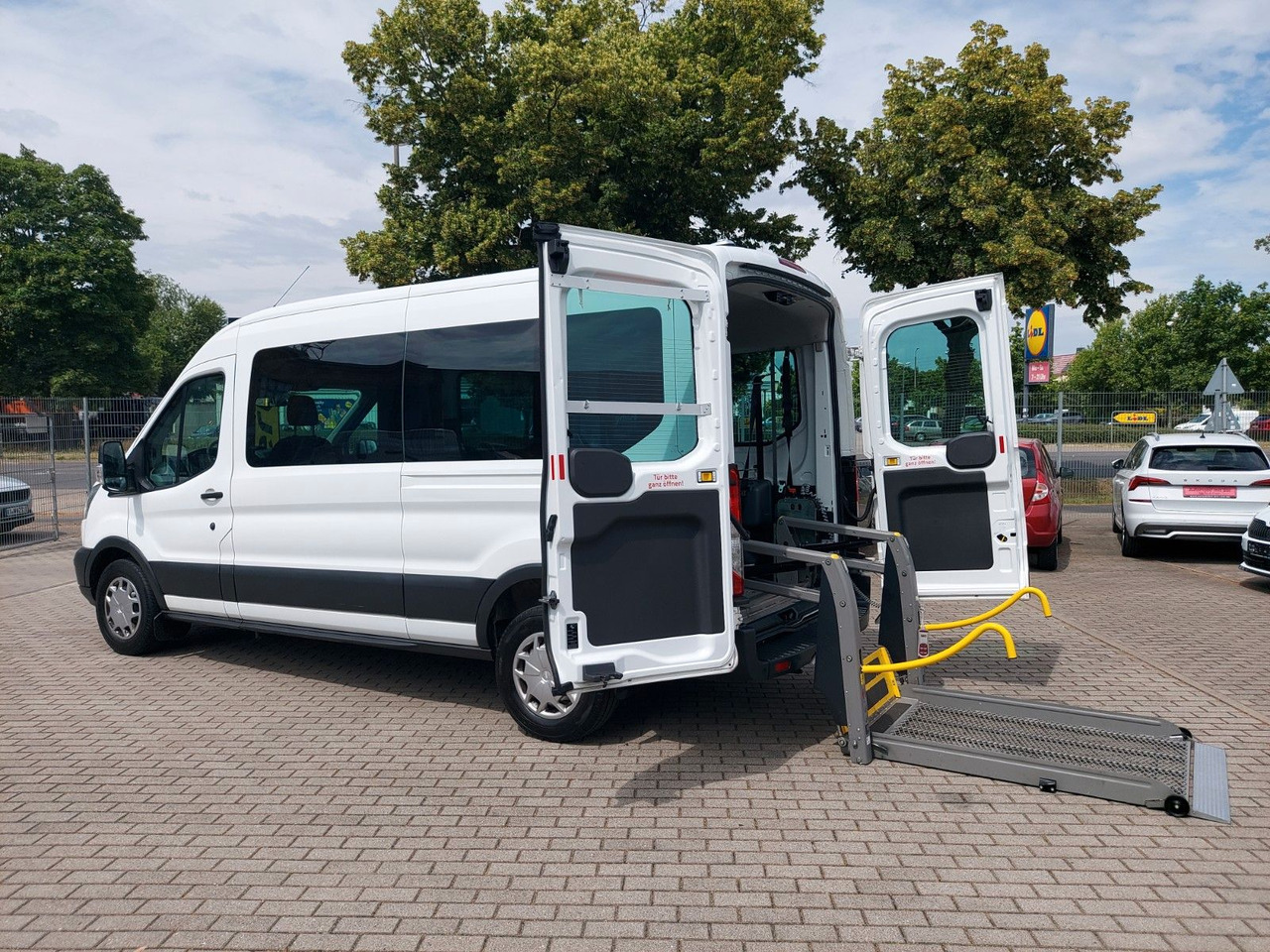 Ford Transit Kombi 350 L3 hoch Trend Rollstuhl Lift - Personenvervoer: afbeelding 1 Ford Transit Kombi 350 L3 hoch Trend Rollstuhl Lift - Personenvervoer: afbeelding 1