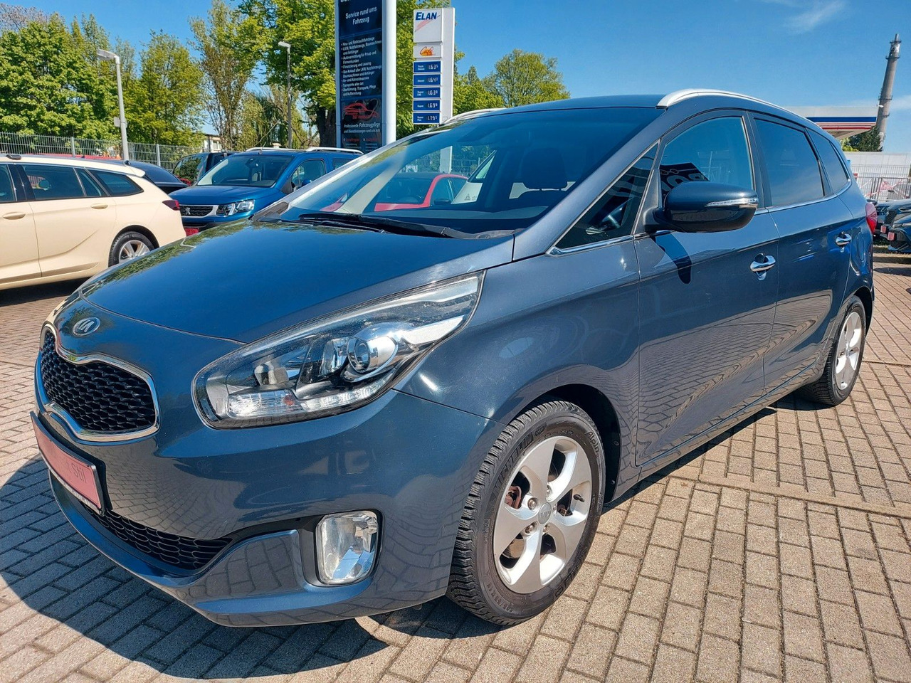 Kia Carens Spirit 7 Sitze Kamera Klima Navi Tempo - SUV: afbeelding 4 Kia Carens Spirit 7 Sitze Kamera Klima Navi Tempo - SUV: afbeelding 4