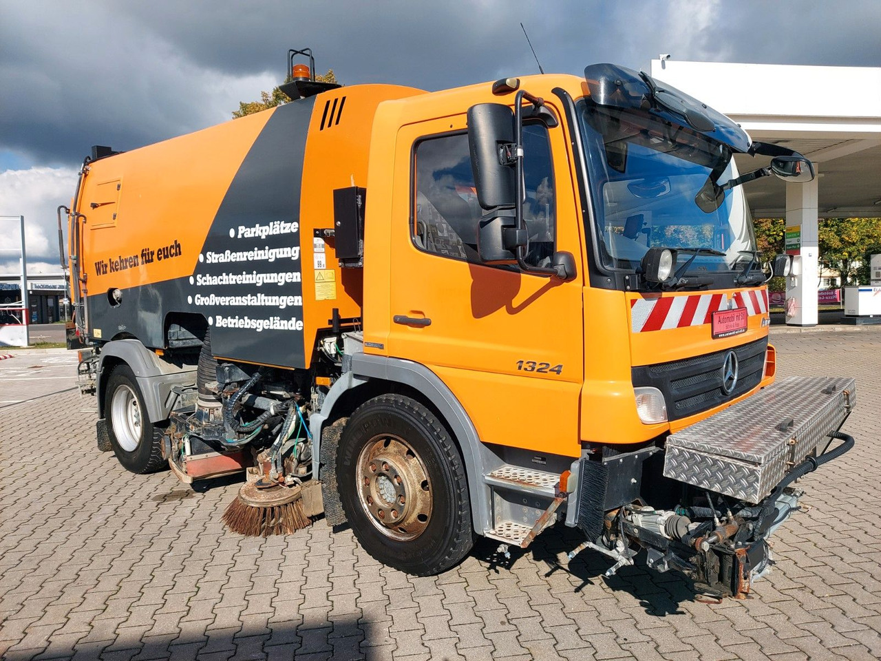 Mercedes-Benz Atego 2 6-Zyl. 4x2 1324 Schmidt SK 600 Klima - Veegwagen: afbeelding 4 Mercedes-Benz Atego 2 6-Zyl. 4x2 1324 Schmidt SK 600 Klima - Veegwagen: afbeelding 4
