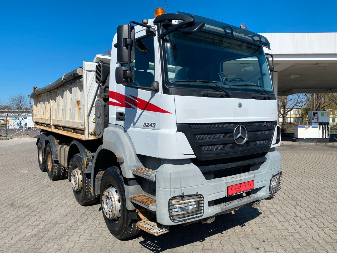 Mercedes-Benz Axor 2 C 4-Achser 3243 8x4 Kipp RETARDER MEILLER - Kipper vrachtwagen: afbeelding 4 Mercedes-Benz Axor 2 C 4-Achser 3243 8x4 Kipp RETARDER MEILLER - Kipper vrachtwagen: afbeelding 4