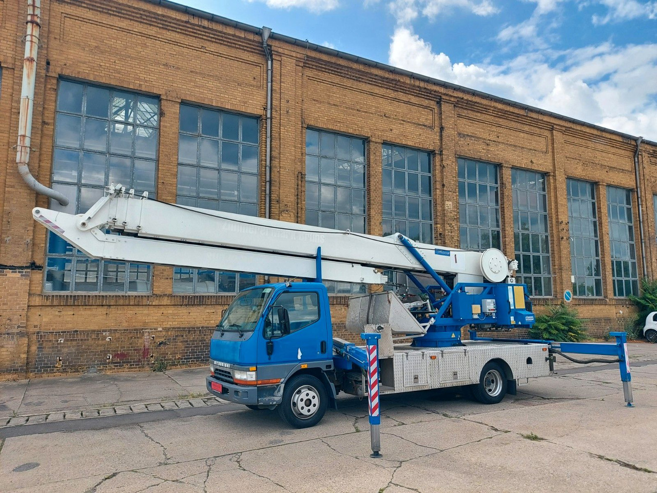 Mitsubishi CANTER DACHDECKER KLAAS AUTOKRAN - Kraanwagen: afbeelding 2 Mitsubishi CANTER DACHDECKER KLAAS AUTOKRAN - Kraanwagen: afbeelding 2