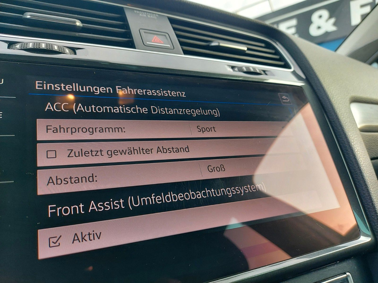 Volkswagen Golf VII Variant DSG Comfort ACC Massage Nav DAB - Stationwagen: afbeelding 2 Volkswagen Golf VII Variant DSG Comfort ACC Massage Nav DAB - Stationwagen: afbeelding 2