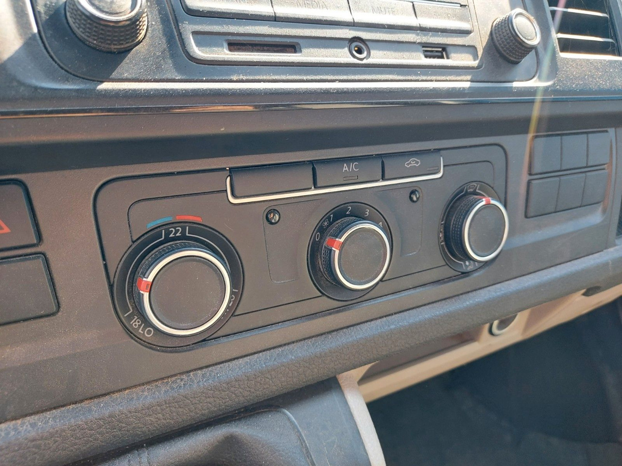 Leasing  Volkswagen T6 Transporter Kasten Kombi lang Motorschaden Volkswagen T6 Transporter Kasten Kombi lang Motorschaden: afbeelding 17