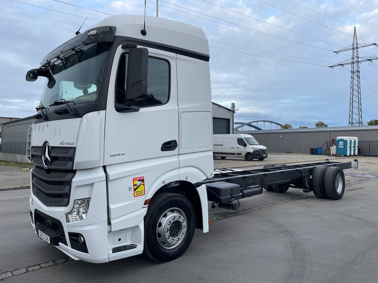 Mercedes-Benz Actros 4 1843 4x2 Fahrgestell/StandAC/ACC/EU6 - Chassis vrachtwagen: afbeelding 3 Mercedes-Benz Actros 4 1843 4x2 Fahrgestell/StandAC/ACC/EU6 - Chassis vrachtwagen: afbeelding 3