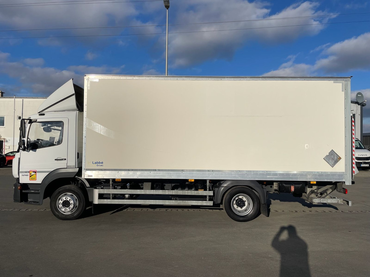 Mercedes-Benz Atego 1218 4x2 Koffer/FULL-ADR/EXIII/LBW/AC/EU6d - Bakwagen: afbeelding 4 Mercedes-Benz Atego 1218 4x2 Koffer/FULL-ADR/EXIII/LBW/AC/EU6d - Bakwagen: afbeelding 4