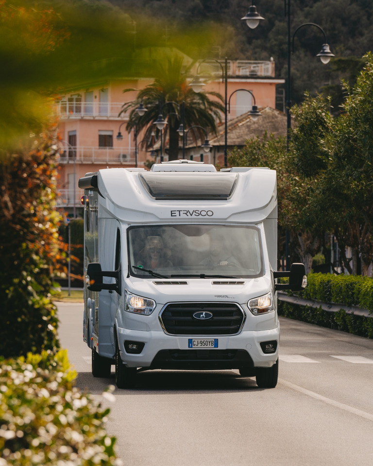 ETRUSCO Etrusco T 7.3 SF - Half integraal camper: afbeelding 1 ETRUSCO Etrusco T 7.3 SF - Half integraal camper: afbeelding 1