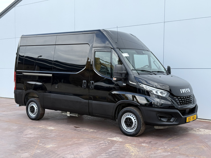 Iveco Daily 35S18 3.0 Automaat L2H2 Adaptieve Cruise Control LED Airco Camera Trekhaak - Gesloten bestelwagen: afbeelding 4 Iveco Daily 35S18 3.0 Automaat L2H2 Adaptieve Cruise Control LED Airco Camera Trekhaak - Gesloten bestelwagen: afbeelding 4