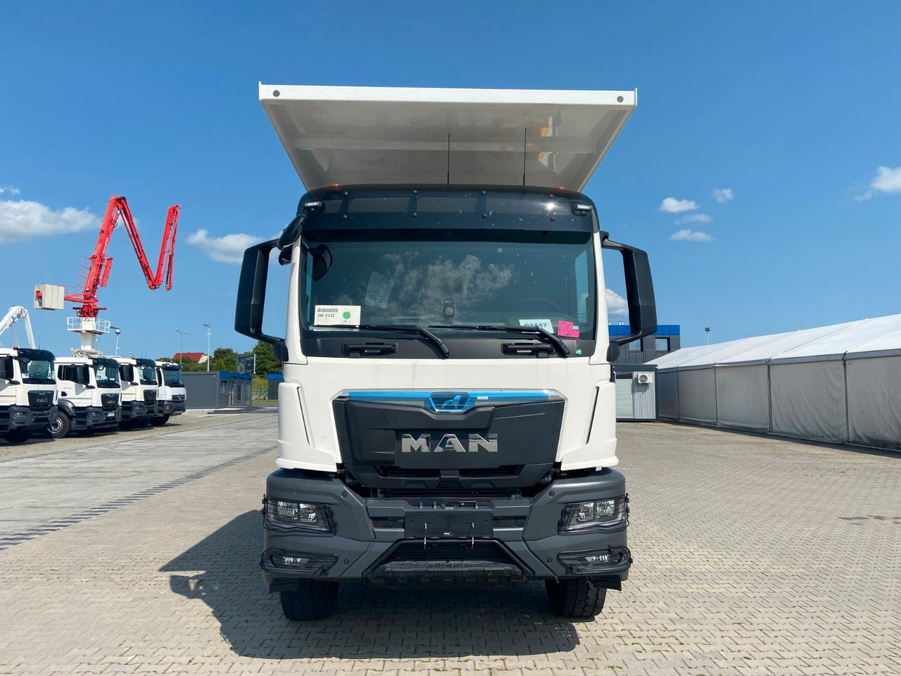 MAN TGS 44.400 8x4 EURO2 FML MINE KIPPER 23M3 MAN TGS 44.400 8x4 EURO2 FML MINE KIPPER 23M3 - Kipper vrachtwagen: afbeelding 3 MAN TGS 44.400 8x4 EURO2 FML MINE KIPPER 23M3 MAN TGS 44.400 8x4 EURO2 FML MINE KIPPER 23M3 - Kipper vrachtwagen: afbeelding 3