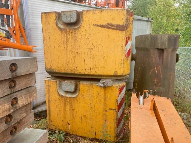 Liebherr Ballastplatten / Counterweight plates LTM 1200-5.1 - Autolaadkraan voor Bouwmachine: afbeelding 1 Liebherr Ballastplatten / Counterweight plates LTM 1200-5.1 - Autolaadkraan voor Bouwmachine: afbeelding 1