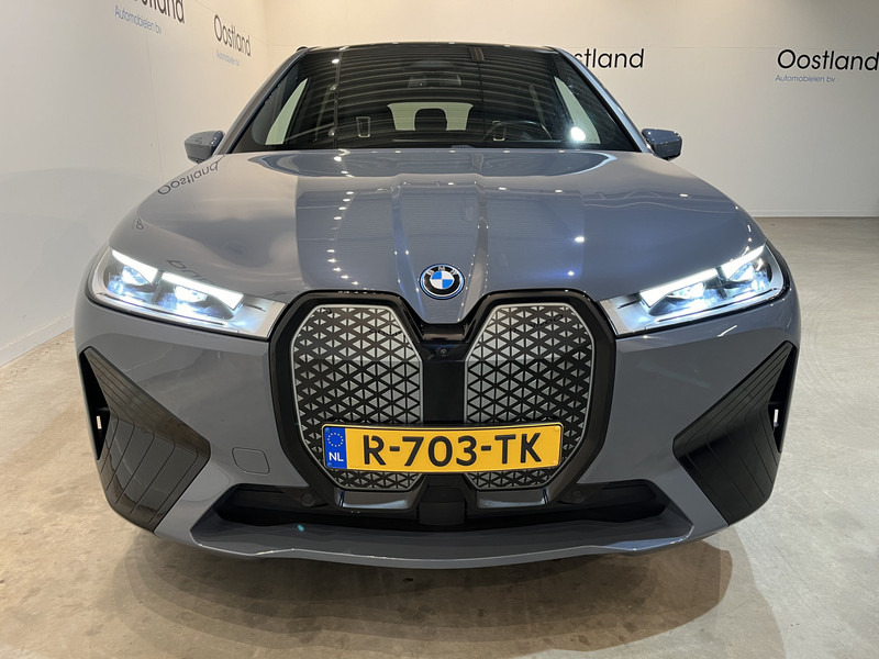 BMW iX xDrive40 High Executive 77 kWh / Luchtvering / Pano / Harman Kardon / Trekhaak / Sportpakket / 27.750 KM !! - SUV: afbeelding 5 BMW iX xDrive40 High Executive 77 kWh / Luchtvering / Pano / Harman Kardon / Trekhaak / Sportpakket / 27.750 KM !! - SUV: afbeelding 5