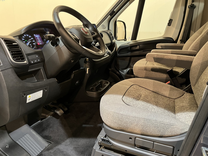 Carthago MALIBU VAN 640 LE GT Skyview 160 PK Automaat / Dakairco / Compleet Als Nieuw ! / 17.200 KM !! - Buscamper: afbeelding 4 Carthago MALIBU VAN 640 LE GT Skyview 160 PK Automaat / Dakairco / Compleet Als Nieuw ! / 17.200 KM !! - Buscamper: afbeelding 4