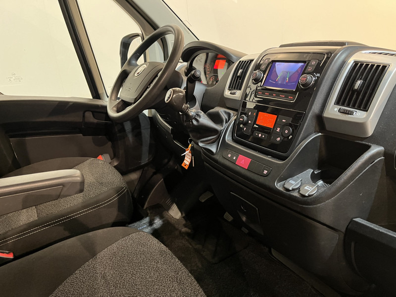 Fiat Ducato 2.3 MultiJet L2H2 120 PK / Euro 6 / Airco / Camera / Cruise Control / Trekhaak / Navigatie / 3-Zits / 72.600 KM !! - Kleine bestelwagen: afbeelding 3 Fiat Ducato 2.3 MultiJet L2H2 120 PK / Euro 6 / Airco / Camera / Cruise Control / Trekhaak / Navigatie / 3-Zits / 72.600 KM !! - Kleine bestelwagen: afbeelding 3