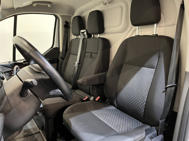 Kleine bestelwagen Ford Transit Custom 300 2.0 TDCI L1H1 Trend 130 PK / Servicebus / Bott Inrichting / Euro 6 / Schuifdeur L + R / Airco / CarPlay / Klep / PDC / Navigatie / 3-Zits  / BPM VRIJ !!: afbeelding 6