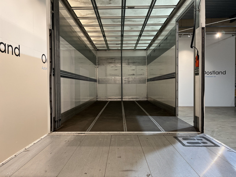 Iveco Daily 35S18 3.0 BE Clixtar Automaat Bakwagen met Laadklep / Laadvermogen 3.060 KG / Euro 6 / Luchtvering / Airco / Camera / CarPlay / Cruise Control / - Bestelwagen gesloten laadbak: afbeelding 4 Iveco Daily 35S18 3.0 BE Clixtar Automaat Bakwagen met Laadklep / Laadvermogen 3.060 KG / Euro 6 / Luchtvering / Airco / Camera / CarPlay / Cruise Control / - Bestelwagen gesloten laadbak: afbeelding 4
