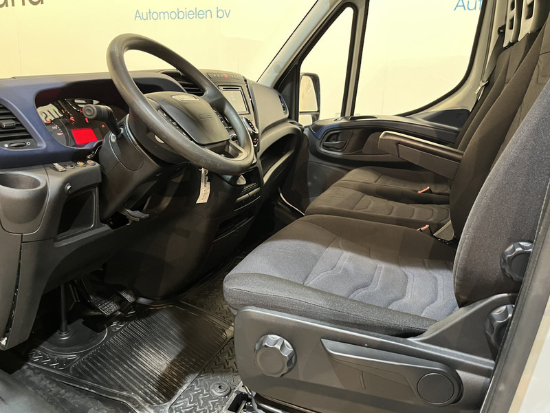 Iveco Daily 35S18D 3.0 375 Automaat Open Laadbak / Hiab Kraan / Euro 6 / Trekhaak 3500 KG / Airco / Camera / Navigatie / 3-Zits / 67.000 KM !! - Bestelwagen met open laadbak: afbeelding 5 Iveco Daily 35S18D 3.0 375 Automaat Open Laadbak / Hiab Kraan / Euro 6 / Trekhaak 3500 KG / Airco / Camera / Navigatie / 3-Zits / 67.000 KM !! - Bestelwagen met open laadbak: afbeelding 5