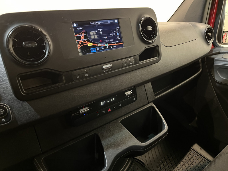 Mercedes-Benz Sprinter 317 CDI L2 RWD Automaat Open Laadbak / Euro 6 / Trekhaak 3500 KG / Airco / Cruise Control / CarPlay / Navigatie / 64.150 KM !! / BPM VRIJ !! - Bestelwagen met open laadbak: afbeelding 5 Mercedes-Benz Sprinter 317 CDI L2 RWD Automaat Open Laadbak / Euro 6 / Trekhaak 3500 KG / Airco / Cruise Control / CarPlay / Navigatie / 64.150 KM !! / BPM VRIJ !! - Bestelwagen met open laadbak: afbeelding 5