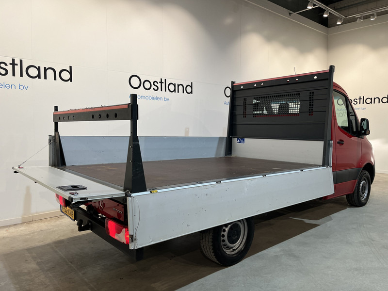 Mercedes-Benz Sprinter 317 CDI L2 RWD Automaat Open Laadbak / Euro 6 / Trekhaak 3500 KG / Airco / Cruise Control / CarPlay / Navigatie / 64.150 KM !! / BPM VRIJ !! - Bestelwagen met open laadbak: afbeelding 2 Mercedes-Benz Sprinter 317 CDI L2 RWD Automaat Open Laadbak / Euro 6 / Trekhaak 3500 KG / Airco / Cruise Control / CarPlay / Navigatie / 64.150 KM !! / BPM VRIJ !! - Bestelwagen met open laadbak: afbeelding 2