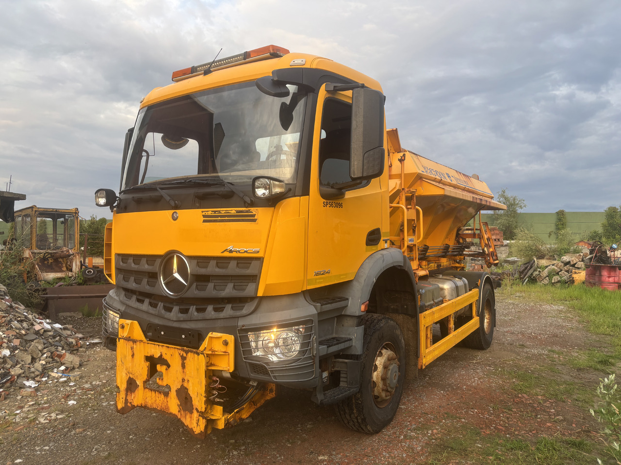 Mercedes AROCS 1824 4X4 GRITTER/SPREADER/PLOUGH - Sneeuwruimer: afbeelding 4 Mercedes AROCS 1824 4X4 GRITTER/SPREADER/PLOUGH - Sneeuwruimer: afbeelding 4