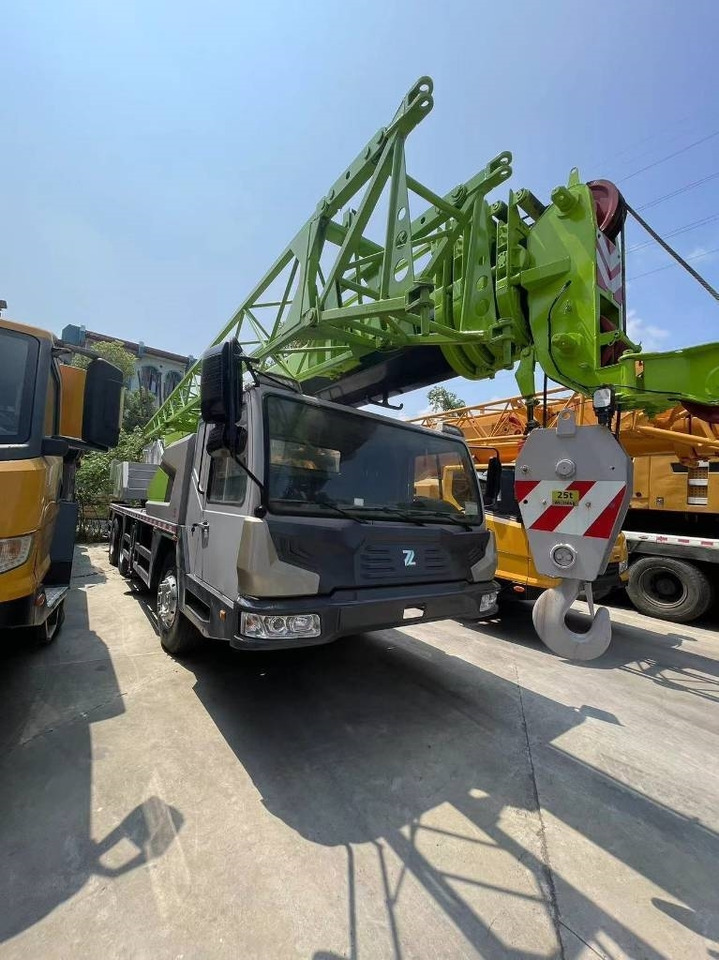 Zoomlion ZTC251V - Mobiele kraan: afbeelding 2 Zoomlion ZTC251V - Mobiele kraan: afbeelding 2