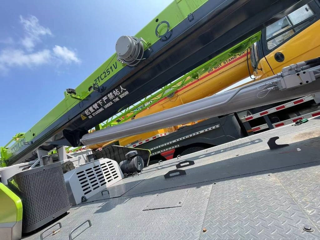 Zoomlion ZTC251V - Mobiele kraan: afbeelding 5 Zoomlion ZTC251V - Mobiele kraan: afbeelding 5