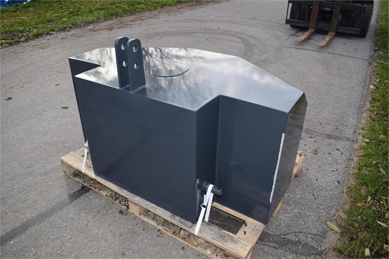 - - - 1500 kilo J-Maskiner - Tegenwicht voor Landbouwmachine: afbeelding 4 - - - 1500 kilo J-Maskiner - Tegenwicht voor Landbouwmachine: afbeelding 4