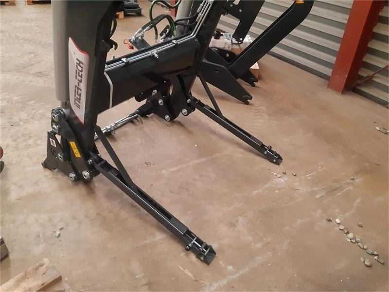 Inter-Tech 1600 - Voorlader voor tractor: afbeelding 2 Inter-Tech 1600 - Voorlader voor tractor: afbeelding 2