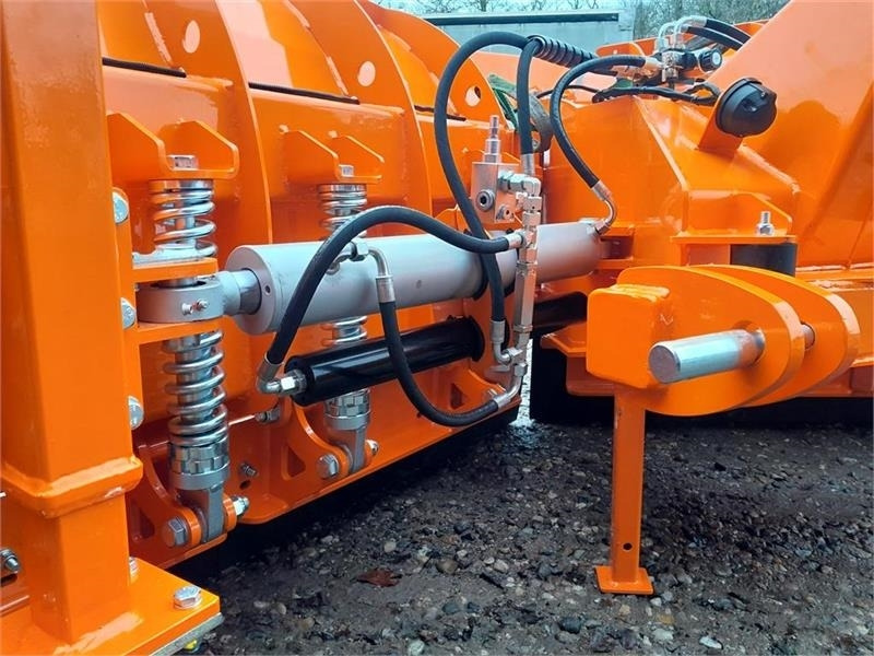 Inter-Tech 3,60 meters Proff - Sneeuwschuif voor Landbouwmachine: afbeelding 4 Inter-Tech 3,60 meters Proff - Sneeuwschuif voor Landbouwmachine: afbeelding 4