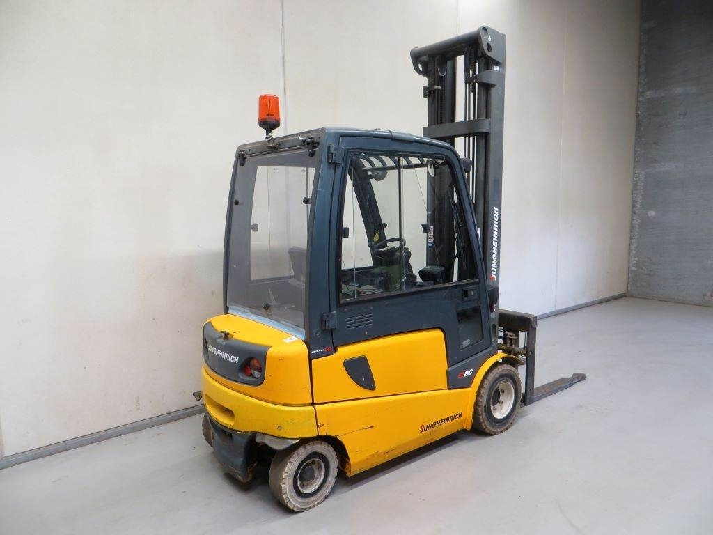 Jungheinrich EFG-VAC 30 - Elektrische heftruck: afbeelding 4 Jungheinrich EFG-VAC 30 - Elektrische heftruck: afbeelding 4