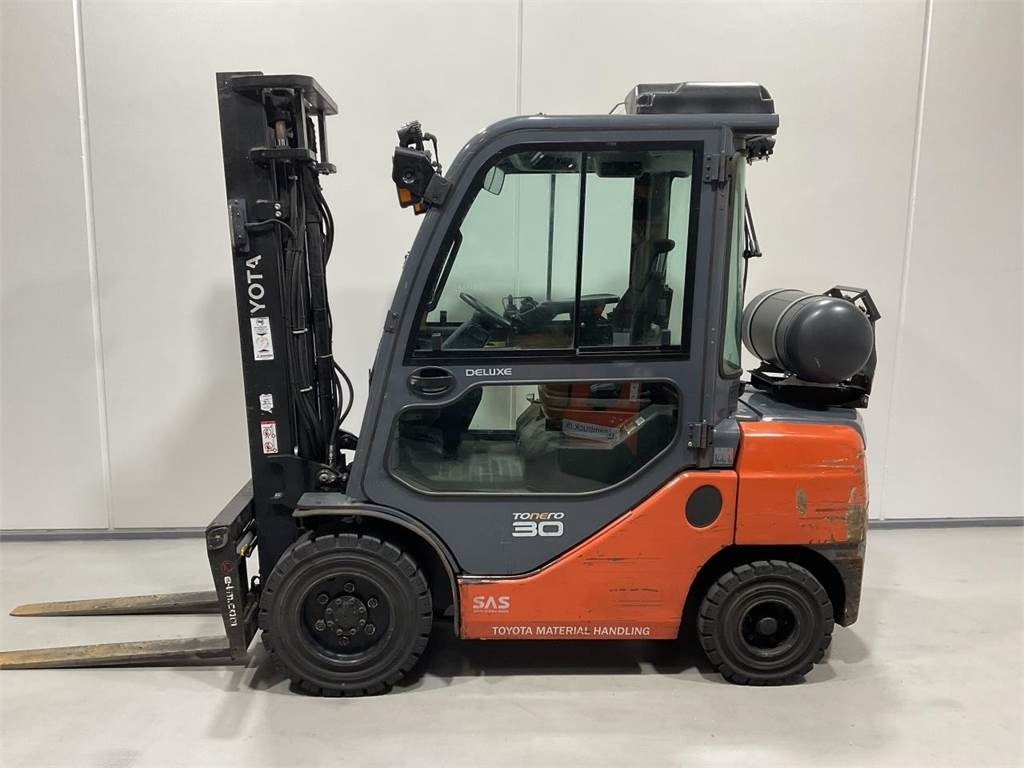 Toyota 02-8FGF30 - LPG heftruck: afbeelding 3 Toyota 02-8FGF30 - LPG heftruck: afbeelding 3
