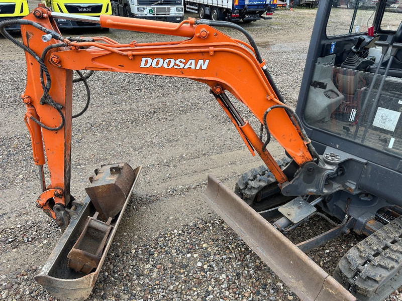 Doosan Slo 18 - 1.8T with shovel pack and low hours - Minigraafmachine: afbeelding 2 Doosan Slo 18 - 1.8T with shovel pack and low hours - Minigraafmachine: afbeelding 2