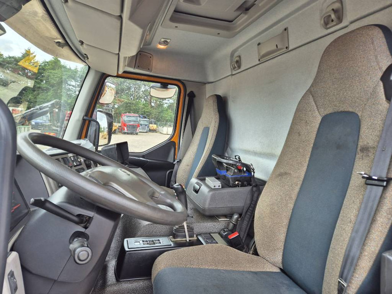 Kraanwagen Volvo FE 320 /4x2// HMF 875 K3 // Kroghejs: afbeelding 17