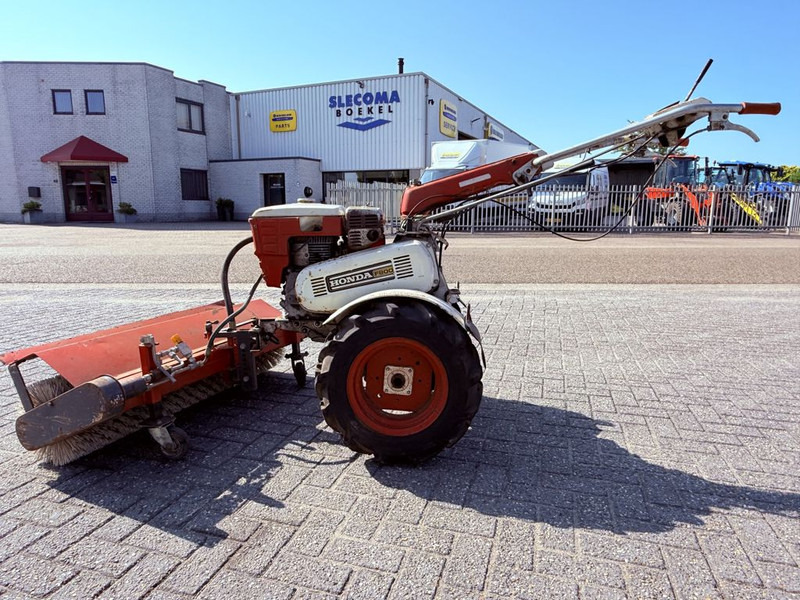 Honda F800 Veegmachine - Veegwagen: afbeelding 1 Honda F800 Veegmachine - Veegwagen: afbeelding 1