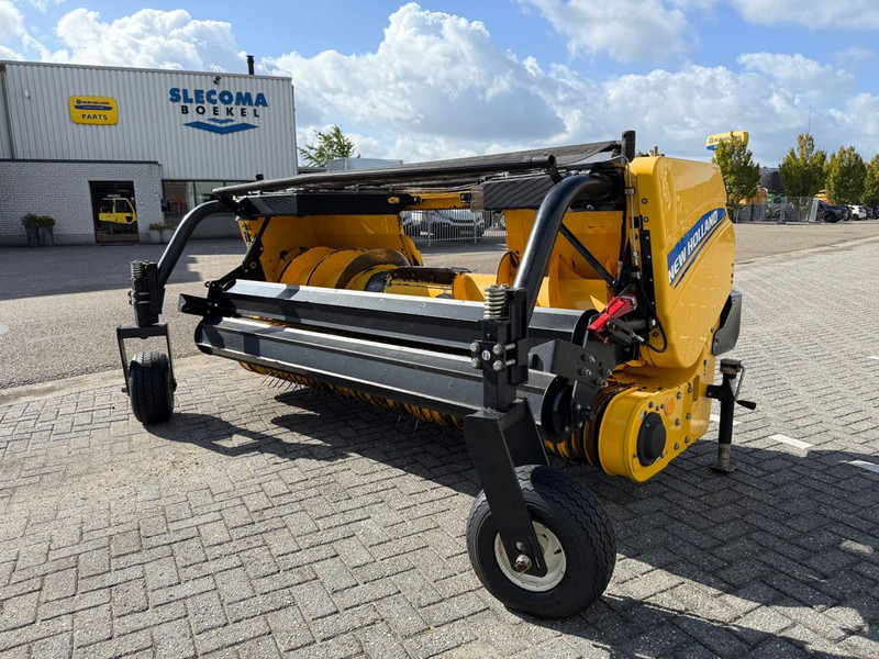 New Holland 300FPE Gras Pickup - Oogstmachine: afbeelding 1 New Holland 300FPE Gras Pickup - Oogstmachine: afbeelding 1