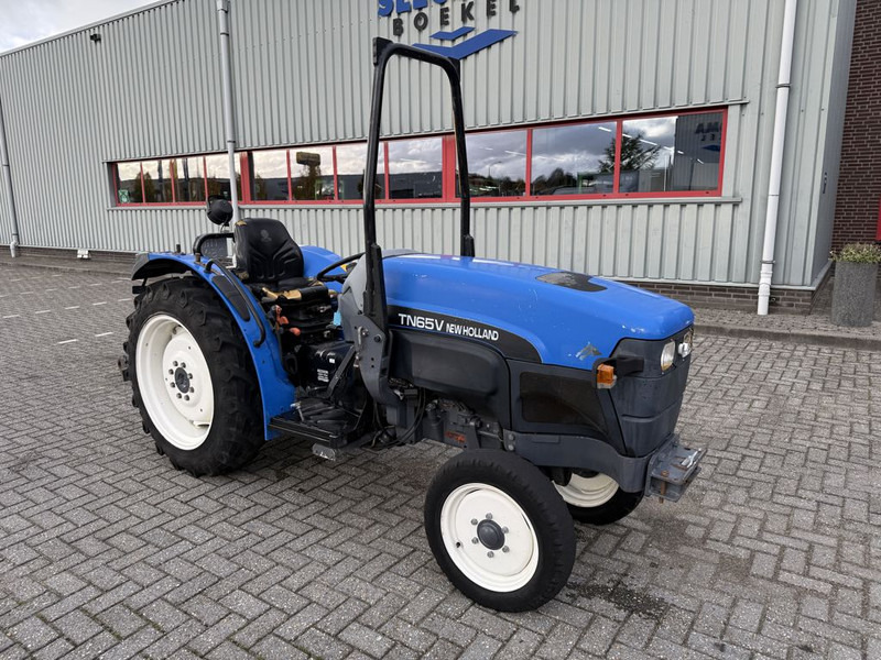 New Holland TN65V Smalspoortrekker - Mini tractor: afbeelding 4 New Holland TN65V Smalspoortrekker - Mini tractor: afbeelding 4