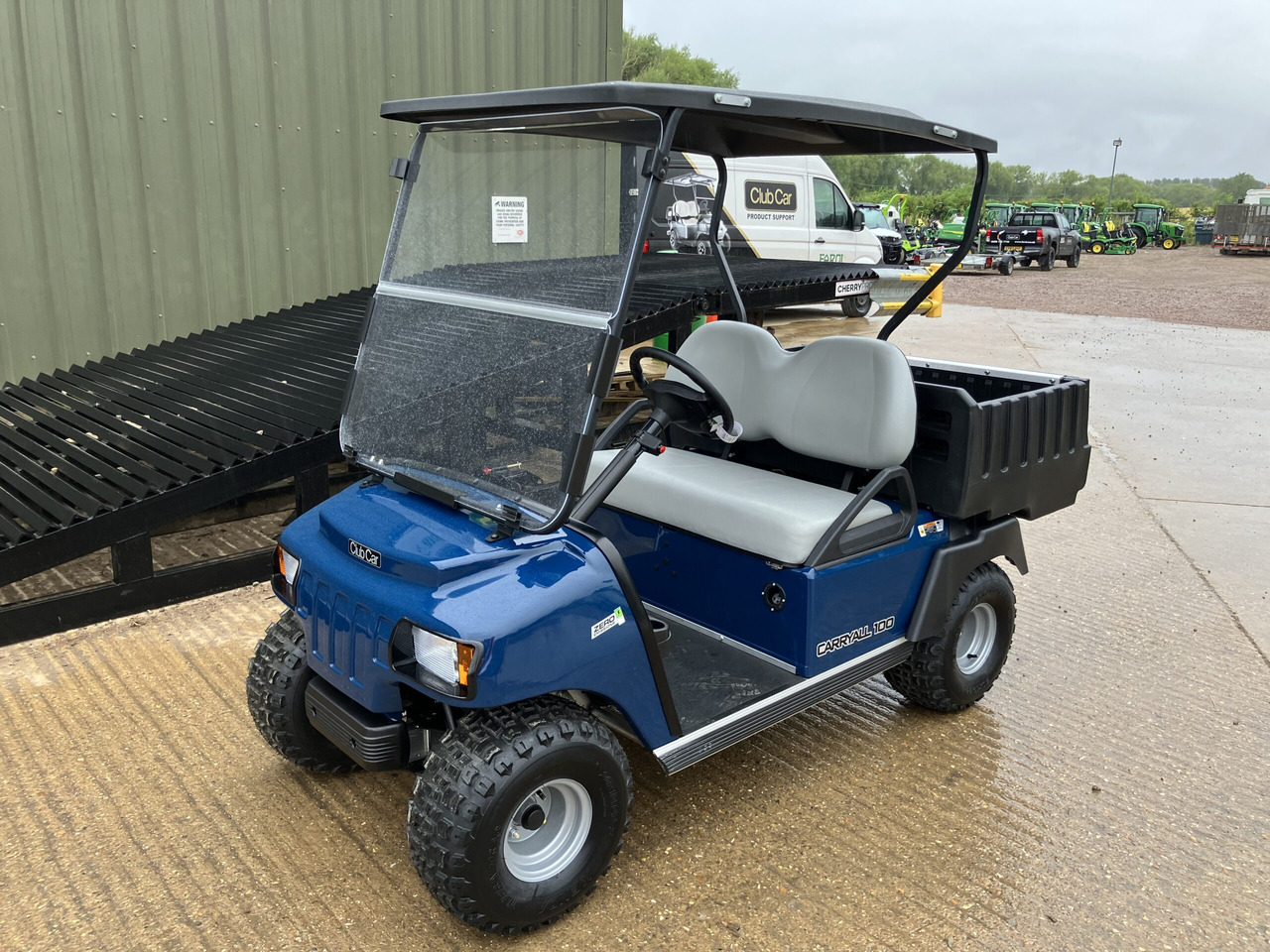 Club Car Carryall 100 Utility Vehicle - Quad: afbeelding 1 Club Car Carryall 100 Utility Vehicle - Quad: afbeelding 1
