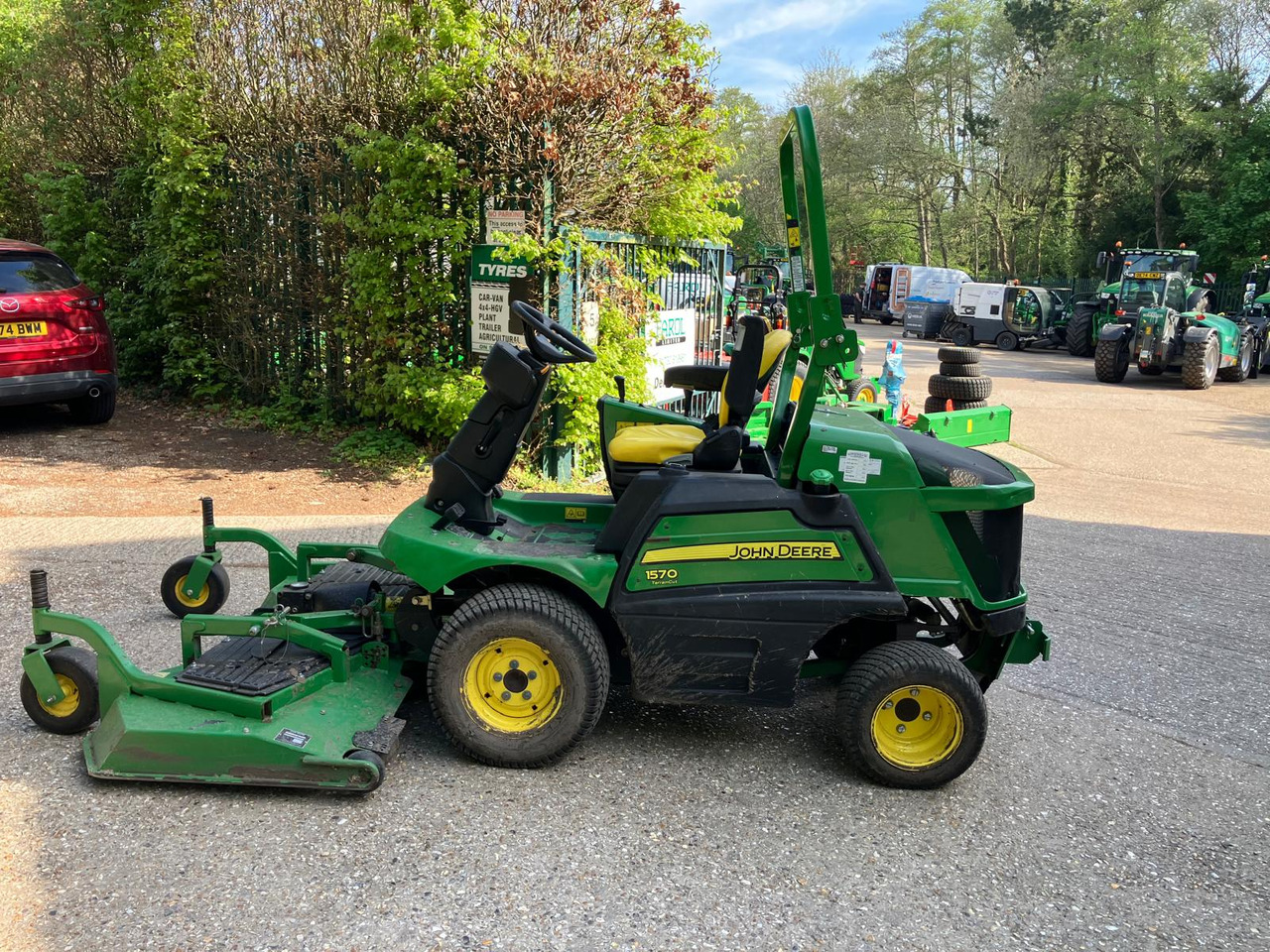 John Deere 1570 Commercial Outfront with 72 inch rear discharge deck - Gazonmaaier: afbeelding 4 John Deere 1570 Commercial Outfront with 72 inch rear discharge deck - Gazonmaaier: afbeelding 4
